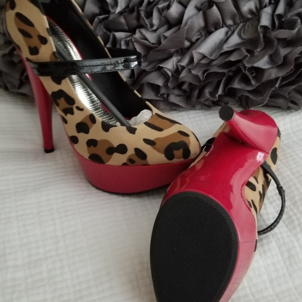 Shoes - Picture 2 of 4